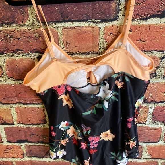 Beachsissi One Piece Swim Suit Size L - Picture 10 of 13